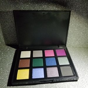 Miskos Cosmetics 12z Eyeshadow Palette